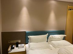 -漫潮酒店(广州南部战区总医院店)