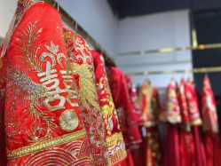 点击看大图 -曼青婚纱礼服馆