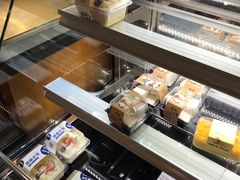 面包甜点陈列柜-依茉朵(锦秋新天地店)