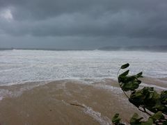 台风中的亚龙湾-三亚亚龙湾红树林度假酒店