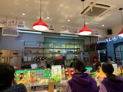 大堂-百品聚旋转火锅(号外店)