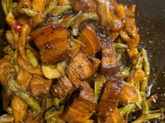 豆角肉锅-华盛园卷子王农家菜水库鱼