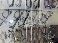 -美式眼镜·授权蔡司.依视路.尼康.豪雅.明月(南翔印象城店)