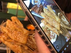 -何妹湿辣牛肉·粤式烧烤砂煲(桂雅路店)