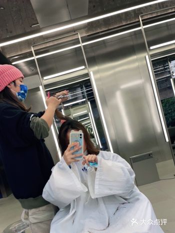 从老店到现在的新店弄头发一直一直都是跟着马师傅～之前
