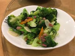 -香巴拉云南餐厅(华莱坞店)