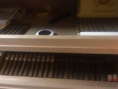 -Estaeslavida分享茄雪茄吧(亿彩购物中心店)