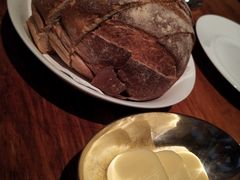 餐前面包-非常时髦餐厅VUE Restaurant(外滩茂悦大酒店)