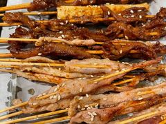 -何妹湿辣牛肉·粤式烧烤砂煲(桂雅路店)