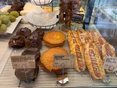 墨鱼汁鸡肉芝士包-PAPER STONE BAKERY(天汇广场店)