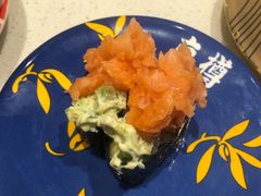 金枪鱼牛油果军舰-京樽回転寿司(奥林匹克店)