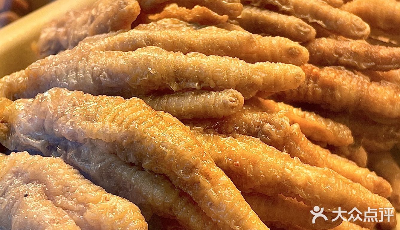 路过一定要买！它家虎皮鸡爪真的好好吃啊..