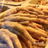 路过一定要买！它家虎皮鸡爪真的好好吃啊..