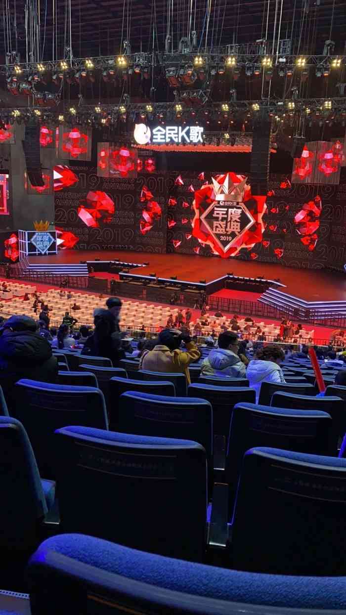 大魔方演艺中心-"很想咆哮一句——愿以后没有露天演艺场,没.