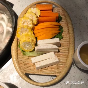 新鲜的蔬菜，可以在后期解腻 生上时蔬 包菜简直百搭嗝