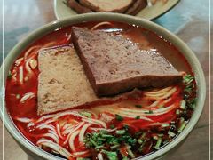 -亮亮面馆(经六路店)