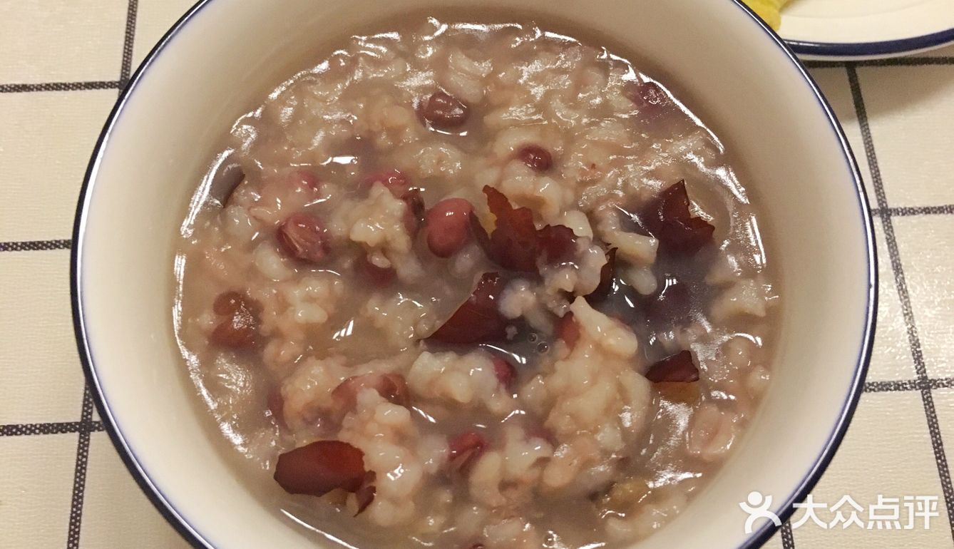 美容养颜简单快手早餐红豆红枣粥