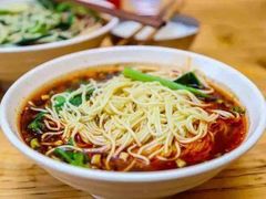 -渝之汇牛肉豌杂面