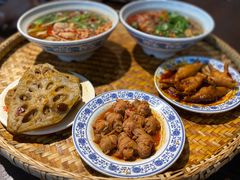 -爆炸头阿姨小四川正宗川味小吃(无任何分店)