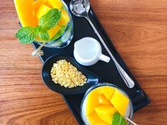 -Chom Cafe and Restaurant