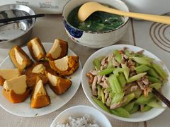 -乐禧母婴全自营月嫂(宝山店)