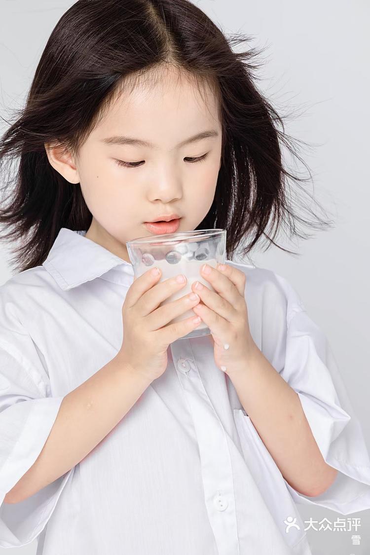 儿童肖像照白衬衫也能拍出高级感