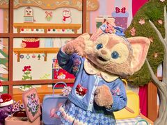 -小镇影院迪士尼小熊Duffy与他的朋友合影地