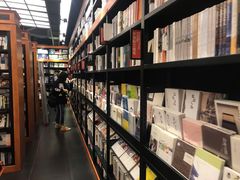 -西西弗书店&矢量咖啡(壹方购物中心店)