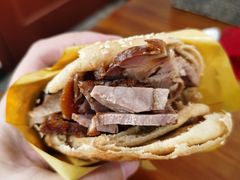 烧饼夹肘子-京容合·老北京烧饼夹肉(珠江八区店)
