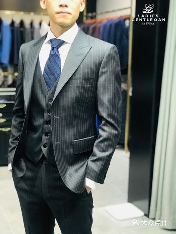 最终会选这个竖纹的面料也是我朋友给的意见