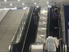 -新百广场(地铁站)