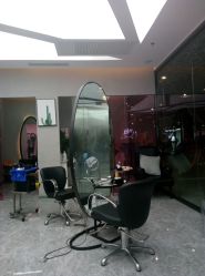 -变画·发型STUDIO