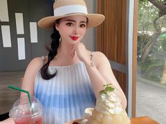 -Chom Cafe and Restaurant