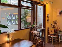 -Café Monson