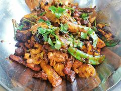 -愉肴麻辣香锅(中山路店)