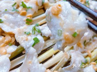  佳肴菜名：  啫啫香茅鲈鱼 香茅的清香与鲈鱼的鲜嫩