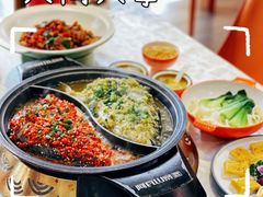 -阿瓦山寨·湘菜现炒·剁椒鱼头王(咸阳总店)