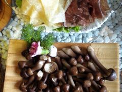 -慢丽江·云南野生菌土鸡锅(西山店)