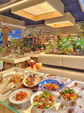 城市里的冬日花园｜这家氛围感餐吧真的很Chill