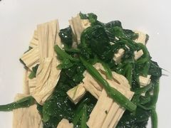 山芹炝炒豆黄金-老牌坊鲁菜名店(美莲广场店)