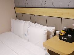 -德全酒店(北京朝阳公园金台路地铁站店)