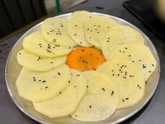 -山野的朋友露营炭火烤肉