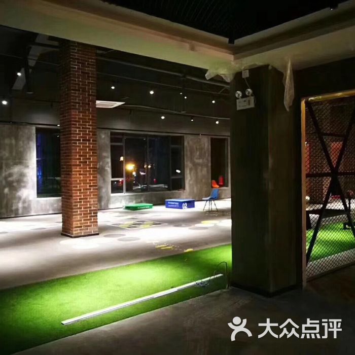 邦尼恒温游泳健身会馆
