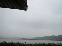 窗外雨中西湖-湖畔居茶楼(湖滨店)