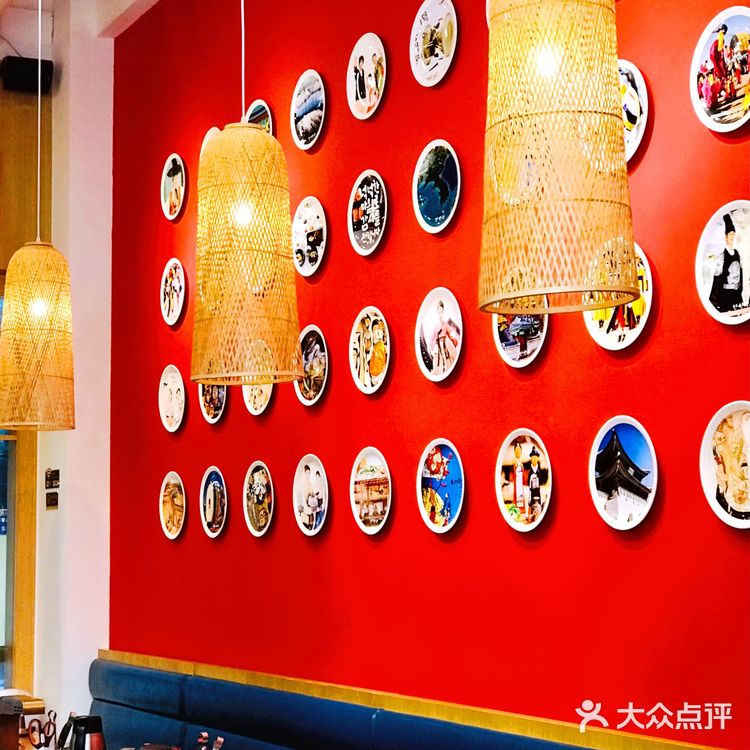 🍋网红探店｜品12层旋转阶梯烤肉，赏大鱼海棠