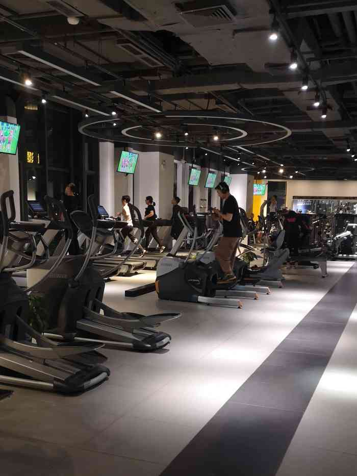 八度空间健身俱乐部(光谷杨家湾店)-"比同等情况下的健身房价格偏高
