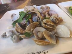 蛤蜊炒鲜蚵-阿飞冲浪旅店一馆