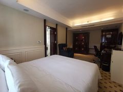 -深圳富苑皇冠假日套房酒店