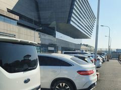 -虹桥火车站-停车场