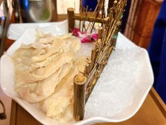 -老牌坊云南鱼豆花火锅(哈西万达店)